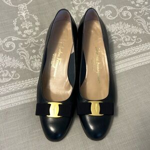 Ferragamo Navy Bow Flats Size 9B